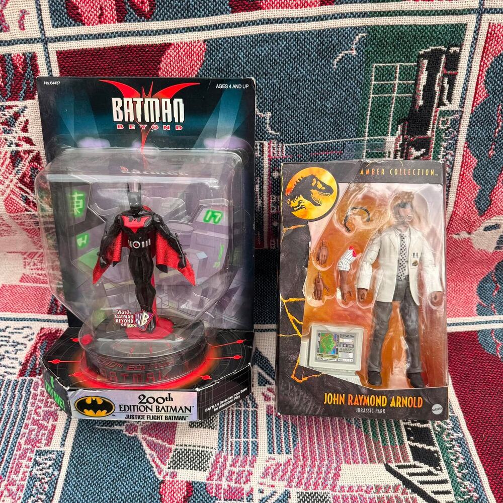 Toy Lot: Batman Beyond 200th Edition & Jurassic Park Amber Collection Arnold
